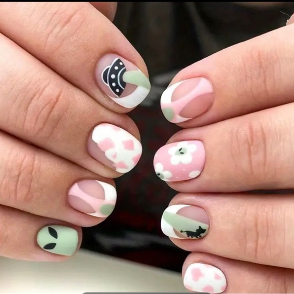 Alien press on nail set - Picture 1 of 3